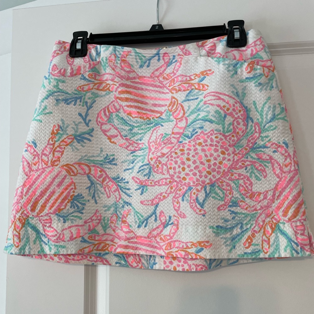 Lilly Pulitzer Skort EUC Size 0 with bright pink, orange crabs with blue
